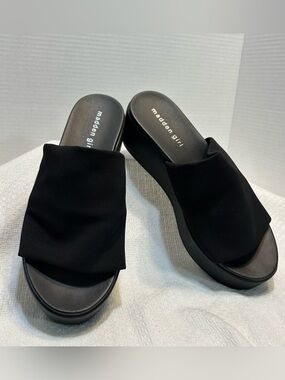 Madden Girl Shelbie Black Wedge Sandals Women’s Size 7.5M Platform Slide Mules